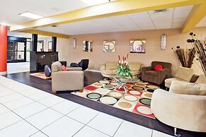 La Quinta Inn & Suites by Wyndham Memphis Airport Graceland