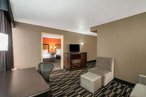 La Quinta Inn & Suites by Wyndham Memphis Airport Graceland