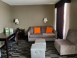 La Quinta Inn & Suites by Wyndham Memphis Airport Graceland