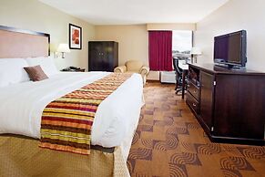 La Quinta Inn & Suites by Wyndham Memphis Airport Graceland