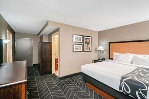 La Quinta Inn & Suites by Wyndham Memphis Airport Graceland
