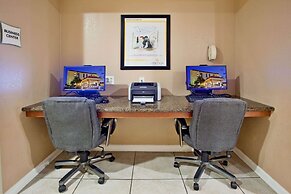 La Quinta Inn & Suites by Wyndham Memphis Airport Graceland