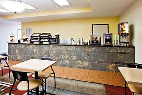 La Quinta Inn & Suites by Wyndham Memphis Airport Graceland