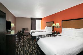 La Quinta Inn & Suites by Wyndham Memphis Airport Graceland