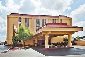 La Quinta Inn & Suites by Wyndham Memphis Airport Graceland