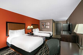 La Quinta Inn & Suites by Wyndham Memphis Airport Graceland