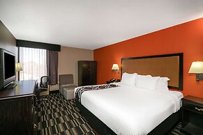 La Quinta Inn & Suites by Wyndham Memphis Airport Graceland