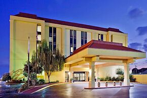 La Quinta Inn & Suites by Wyndham Memphis Airport Graceland