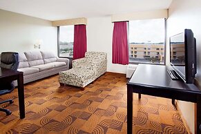 La Quinta Inn & Suites by Wyndham Memphis Airport Graceland