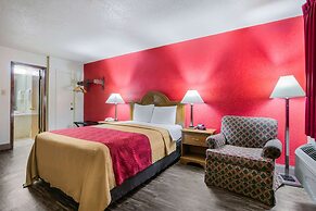 Econo Lodge & Suites
