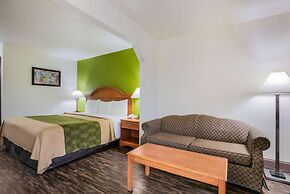 Econo Lodge & Suites