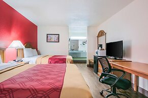 Econo Lodge & Suites