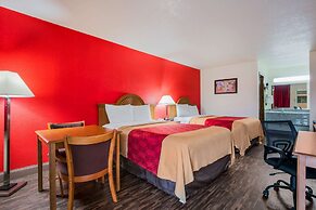 Econo Lodge & Suites