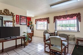 Econo Lodge & Suites