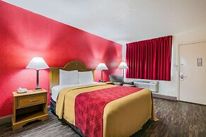 Econo Lodge & Suites