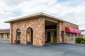 Econo Lodge & Suites