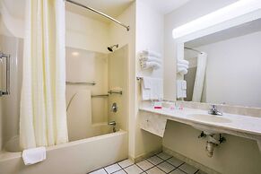 Econo Lodge & Suites