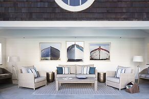 The Stanford Park Hotel