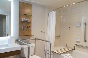 Sonesta Hotel Grand Rapids Airport