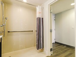 La Quinta Inn & Suites by Wyndham Warwick Providence Airport