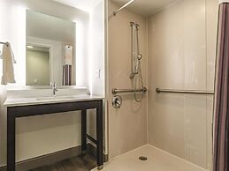 La Quinta Inn & Suites by Wyndham Warwick Providence Airport