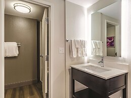 La Quinta Inn & Suites by Wyndham Warwick Providence Airport