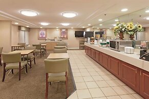 La Quinta Inn & Suites by Wyndham Warwick Providence Airport