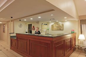 La Quinta Inn & Suites by Wyndham Warwick Providence Airport