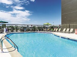 La Quinta Inn & Suites by Wyndham Warwick Providence Airport