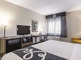 La Quinta Inn & Suites by Wyndham Warwick Providence Airport