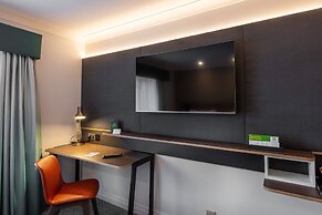 Holiday Inn Manchester - Oldham by IHG
