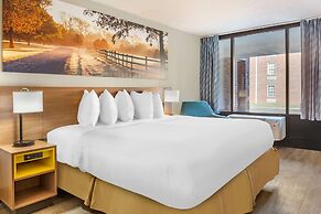 Days Inn & Suites by Wyndham Rocky Mount Golden East