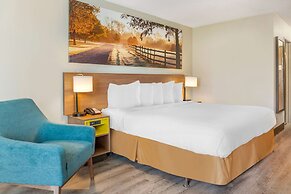 Days Inn & Suites by Wyndham Rocky Mount Golden East