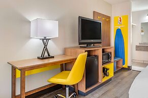 Days Inn & Suites by Wyndham Rocky Mount Golden East