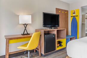 Days Inn & Suites by Wyndham Rocky Mount Golden East