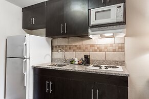 Days Inn & Suites by Wyndham Rocky Mount Golden East