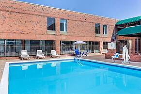 Days Inn & Suites by Wyndham Rocky Mount Golden East