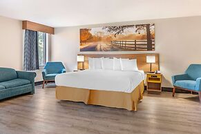 Days Inn & Suites by Wyndham Rocky Mount Golden East
