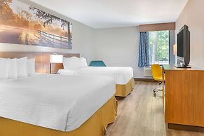 Days Inn & Suites by Wyndham Rocky Mount Golden East
