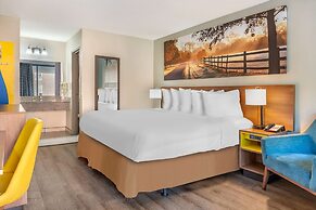 Days Inn & Suites by Wyndham Rocky Mount Golden East