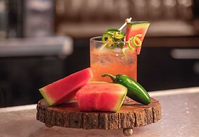 Courtland Grand Hotel, Trademark Collection by Wyndham