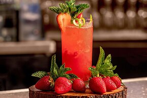 Courtland Grand Hotel, Trademark Collection by Wyndham