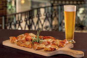 Courtland Grand Hotel, Trademark Collection by Wyndham