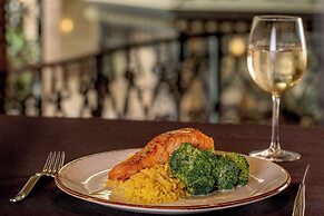 Courtland Grand Hotel, Trademark Collection by Wyndham