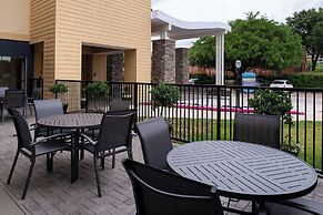 Fairfield Inn & Suites by Marriott Arlington Six Flags