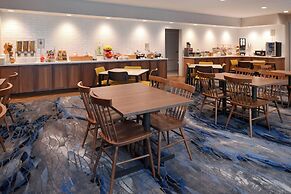 Fairfield Inn & Suites by Marriott Arlington Six Flags