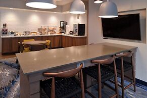 Fairfield Inn & Suites by Marriott Arlington Six Flags