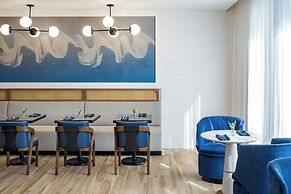 Delta Hotels by Marriott Jacksonville Deerwood