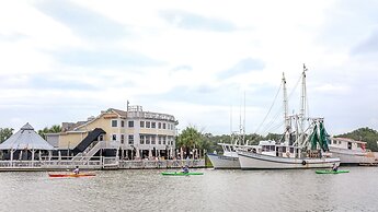 Shem Creek Inn