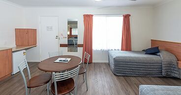 Riviera on Ruthven Motel